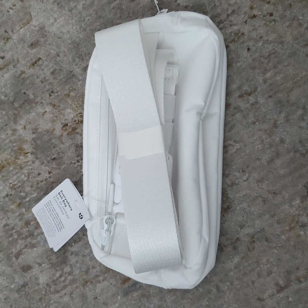 New Lululemon Everywhere Belt Bag - Picture 9 of 12